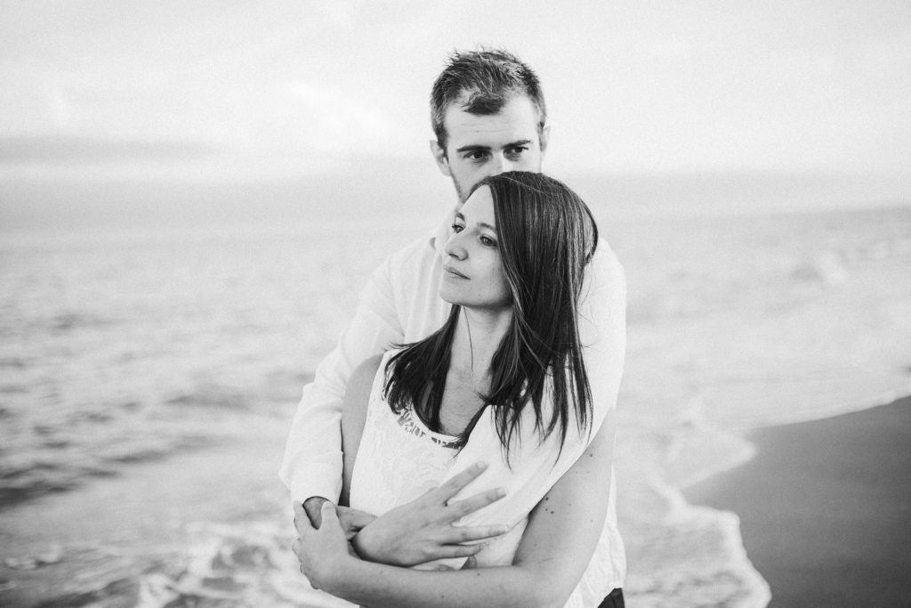 séance couple à la plage- photographe mariage béziers- wedding photographer french riviera- photographe mariage alpes maritimes- elleseteuxphotographie